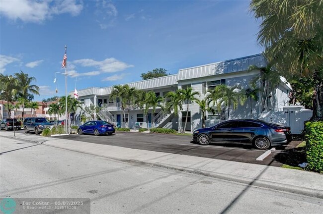 property at 530 S Federal Hwy