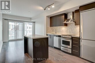 58-1758 Orchard View Blvd in Toronto, ON - Building Photo - Building Photo