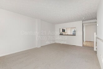 9086 Tiffany Park Ct in Springfield, VA - Building Photo - Building Photo