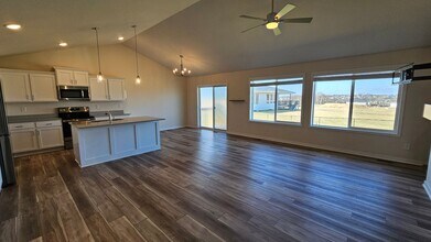 905 Chestnut Dr in Waukee, IA - Building Photo - Building Photo
