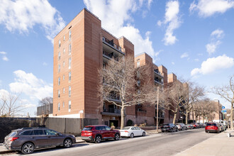 The Elmwood in Elmhurst, NY - Foto de edificio - Building Photo