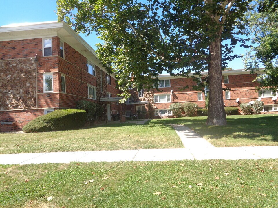 6834 W Lode Dr in Worth, IL - Building Photo