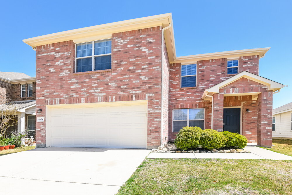 14136 Black Gold Trail in Haslet, TX - Foto de edificio