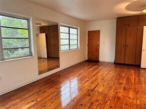 4740 Pine Tree Dr in Miami Beach, FL - Building Photo - Building Photo