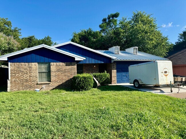 property at 1729 W Doyle St
