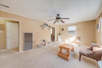 1201 S Lynn St in Urbana, IL - Building Photo - Building Photo