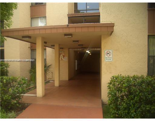 14311 N Kendall Dr in Miami, FL - Building Photo - Building Photo