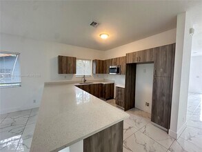2305 NW 6th Pl in Fort Lauderdale, FL - Building Photo - Building Photo