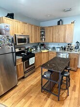 194 Marion St, Unit 2 in Boston, MA - Foto de edificio - Building Photo