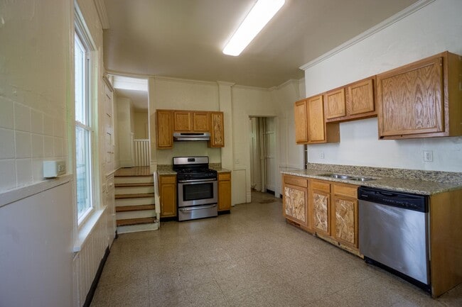 116 Victoria Pl in Syracuse, NY - Building Photo - Building Photo