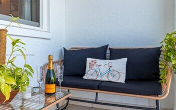 3255 NE 184th St in Aventura, FL - Foto de edificio - Building Photo