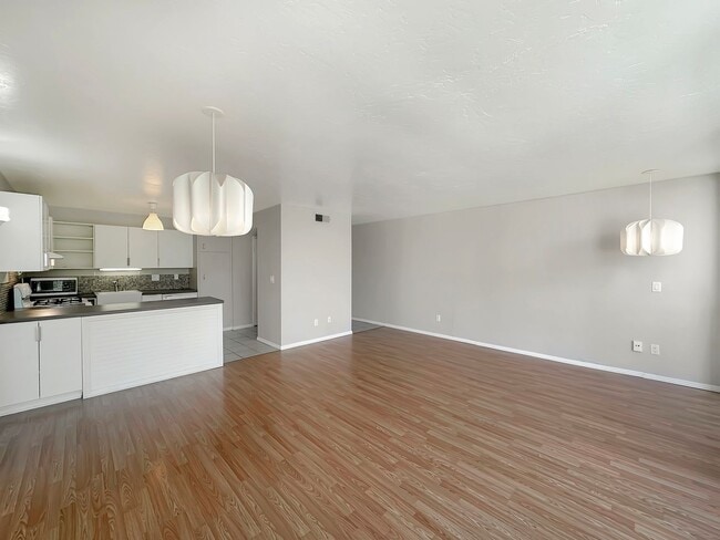 6855 Friars Rd in San Diego, CA - Building Photo - Building Photo