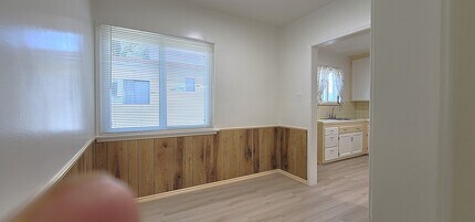 410 E 99th St, Unit 4 in Inglewood, CA - Foto de edificio - Building Photo