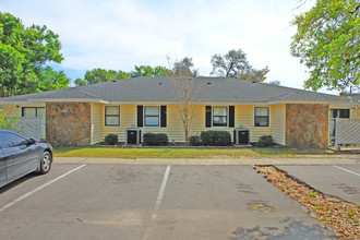 7000 Lanier Dr in Pensacola, FL - Building Photo - Building Photo