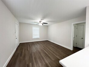 322 Azalea St in Lake Jackson, TX - Building Photo - Building Photo