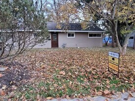 1100 Riverton Dr in West Lafayette, IN - Building Photo