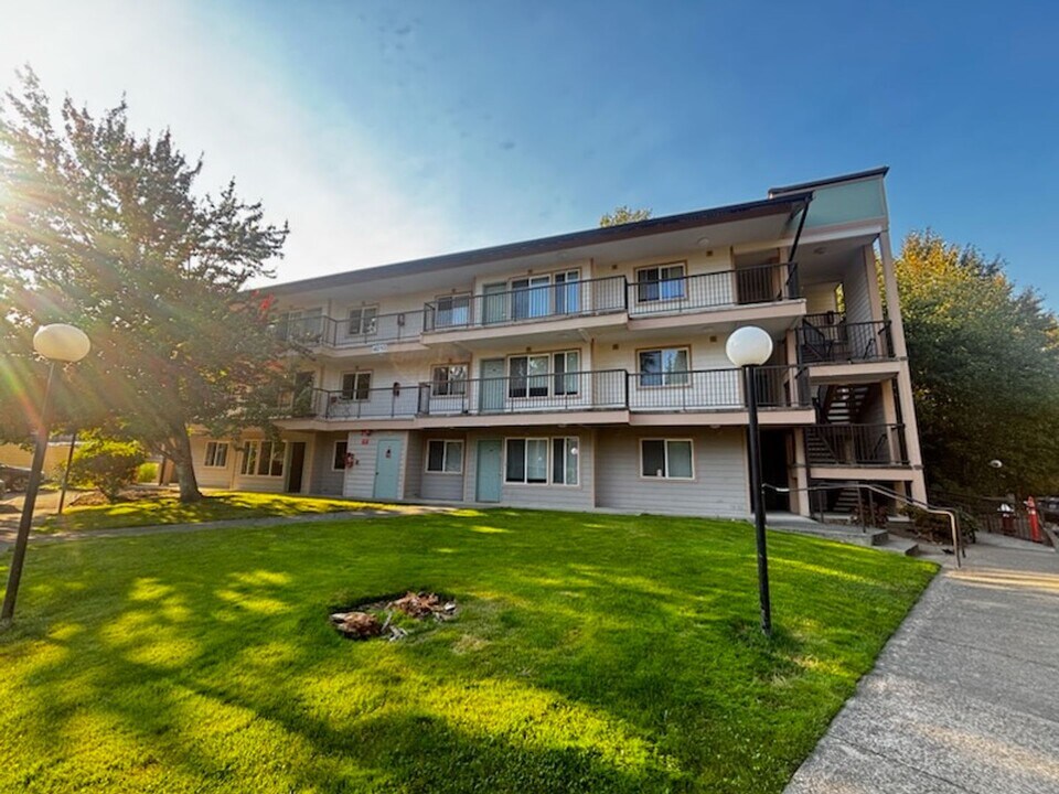 4010 Northwest Ave in Bellingham, WA - Foto de edificio