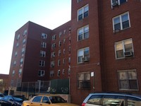 136-04 Main St in Flushing, NY - Foto de edificio - Building Photo