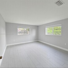 2860 SW 32nd Ave in Miami, FL - Foto de edificio - Building Photo