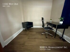 1106 Moy Ave in Windsor, ON - Foto de edificio - Building Photo