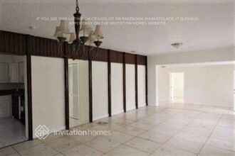 15615 NE 5th Ct in Miami, FL - Building Photo - Building Photo