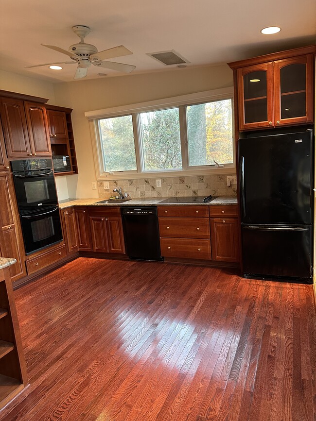 property at 6124 Old Dominion Dr