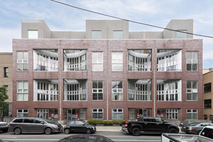 90 Meserole Street in Brooklyn, NY - Foto de edificio - Building Photo