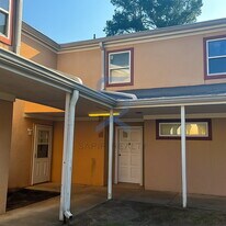 2041 Oak Park Ln in Decatur, GA - Building Photo