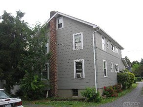 48 Arnold Ave in West Babylon, NY - Building Photo - Building Photo