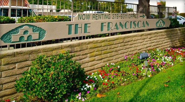 Franciscan Apartments in Mountain View, CA - Foto de edificio - Building Photo