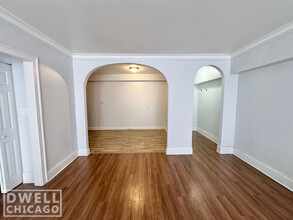 2336 N Commonwealth Ave, Unit 1 in Chicago, IL - Building Photo - Building Photo
