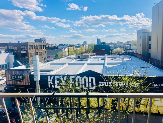 93 Wyckoff Ave in Brooklyn, NY - Foto de edificio - Building Photo