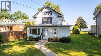 12506 Riverside Dr E in Tecumseh, ON - Building Photo - Building Photo