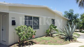 4421 NW 30th St in Lauderdale Lakes, FL - Building Photo