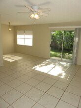2153 McIntosh Rd in Sarasota, FL - Building Photo - Building Photo