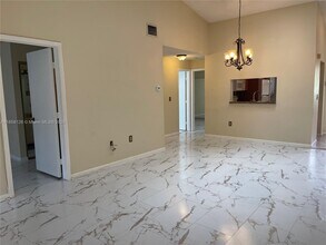 2243 SW 80th Terrace in Miramar, FL - Foto de edificio - Building Photo