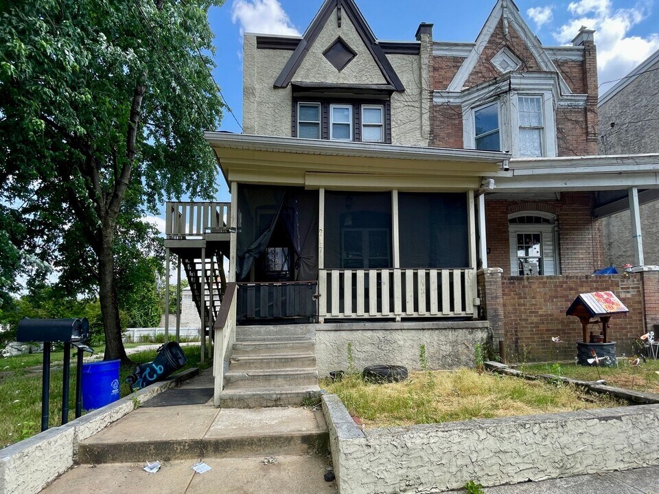 217 W 8th St-Unit -3 in Chester, PA - Building Photo