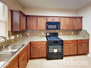 410 Crosby Village Dr in Crosby, TX - Building Photo - Building Photo