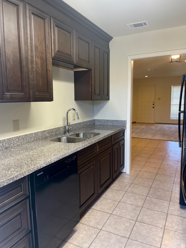 5458 Folsom Dr, Unit #6 in Beaumont, TX - Building Photo - Building Photo