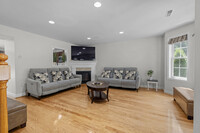 9 Hampton Cir in Tewksbury, MA - Foto de edificio - Building Photo