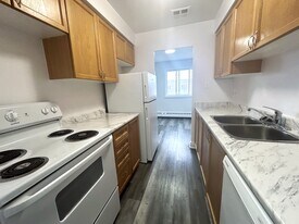 1 Bernick Dr in Barrie, ON - Building Photo