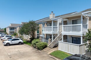 Briarpoint Condominiums in Houston, TX - Building Photo