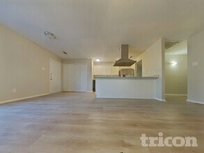 7437 Sandhurst Ln E, Unit 015 in North Richland Hills, TX - Building Photo - Building Photo