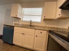 2642 Chester Ave in New Smyrna Beach, FL - Building Photo - Building Photo