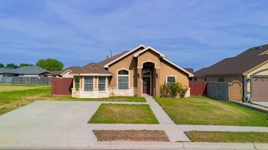 2677 Fox Cove Drive in Eagle Pass, TX - Building Photo - Building Photo