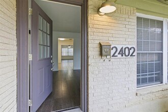 2402 Little John Ln in Austin, TX - Building Photo - Building Photo