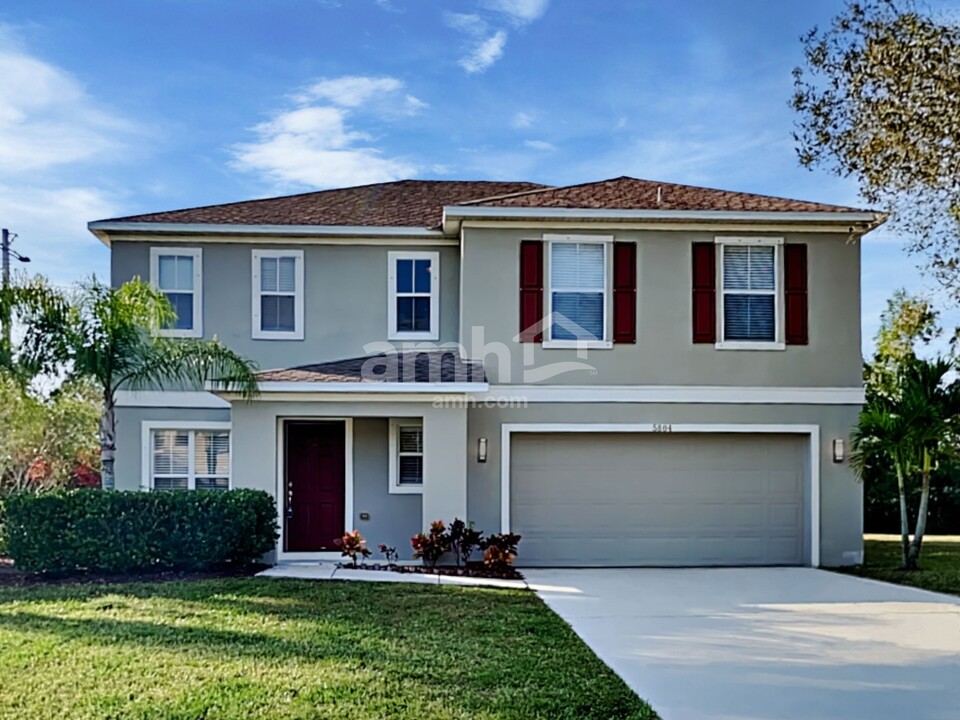 5804 NW Allyse Dr in Port St. Lucie, FL - Foto de edificio