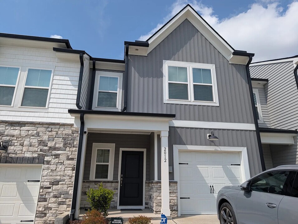 Room in Townhome on Regal Dr in Durham, NC - Building Photo
