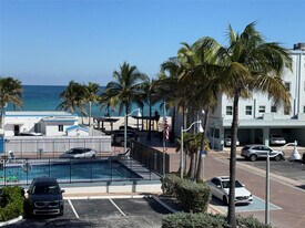 321 Wilson St in Hollywood, FL - Building Photo