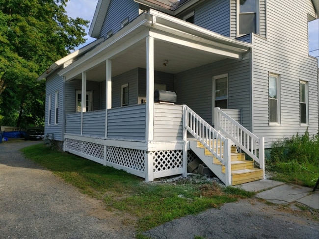 164 South St in Glens Falls, NY - Foto de edificio - Building Photo